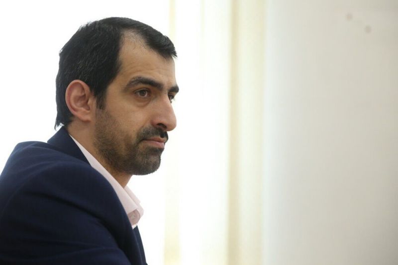 داوری: ادامه همکاری با مانولوپولوس نیاز به تدبیر وزیر دارد