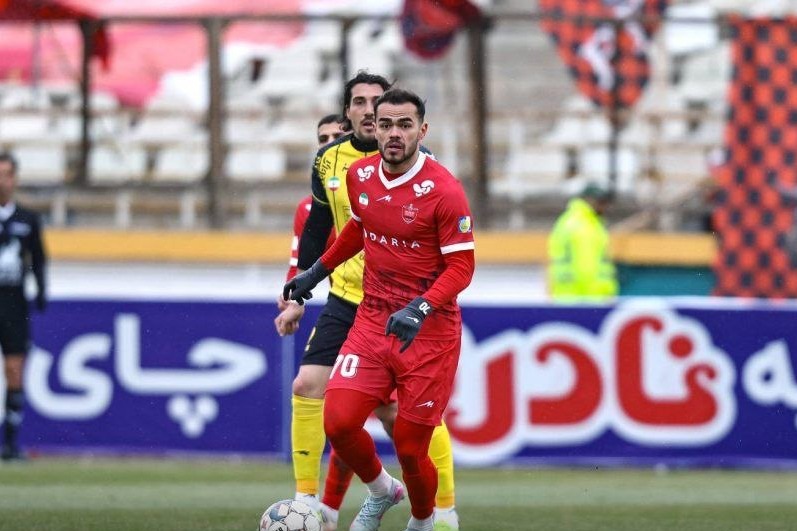هدیه نکونام به پرسپولیس؛ عبور اورونوف از آلن ویتل!