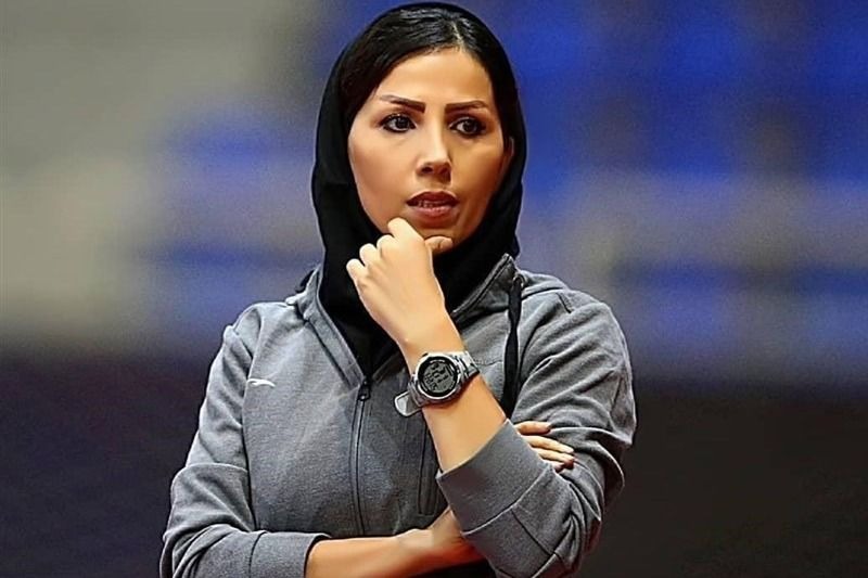 سرمربی قهرمان احتمالی فوتسال زنان در تمرین استقلال!