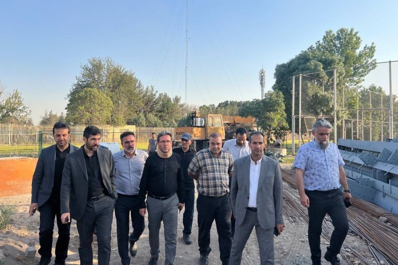 بازدید آخوندی از روند ساخت خانه فوتبال ساحلی