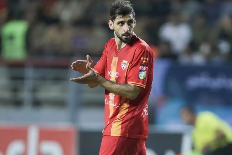 در اقدامی عجیب؛ هافبک فولاد از هواداران خداحافظی کرد