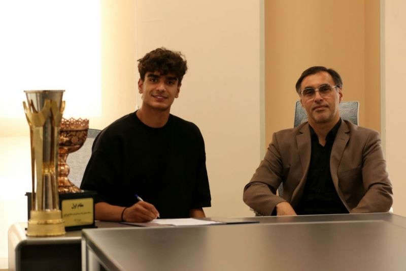 عزتخواه، خرید جدید شمسآذر