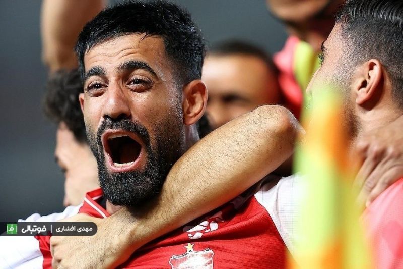 کنعانیزادگان: هواداران استقلال موز پرت کردند!