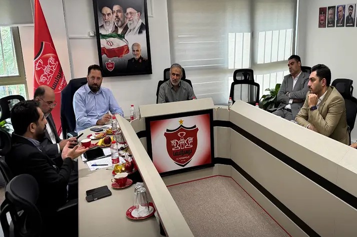 تأکید هیاتمدیره پرسپولیس بر حمایت از تیمهای پایه و بانوان