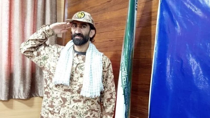 قاب روز؛ بیرو لباس سربازی پوشید