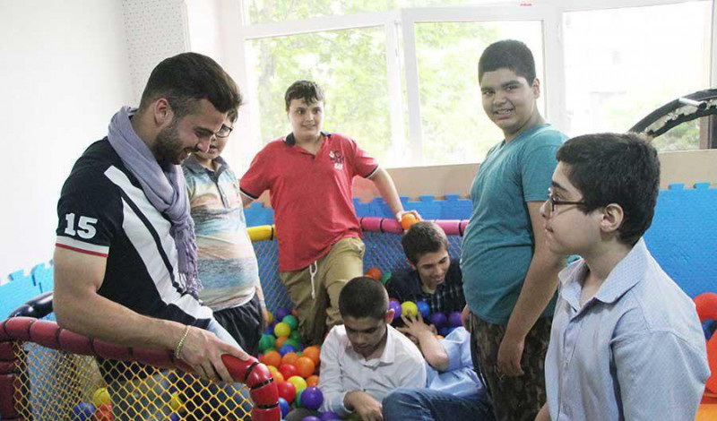 ستاره شماره هفت سرخپوشان سفیر اوتیسم شد(عکس)