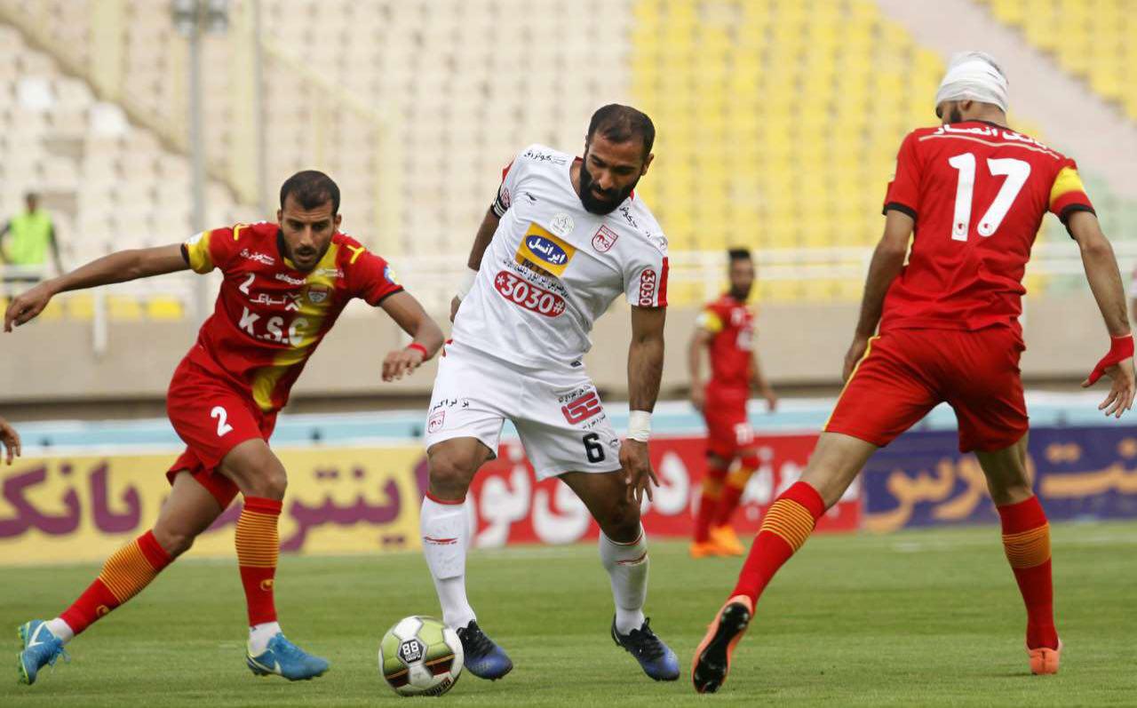 خطر از بیخ گوش مهاجم فولاد گذشت