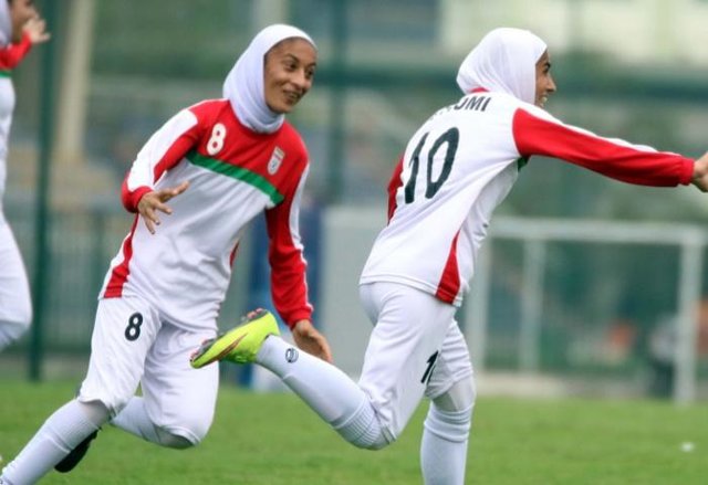 گزارش گاردین از شرایط فوتبال بانوان در ایران