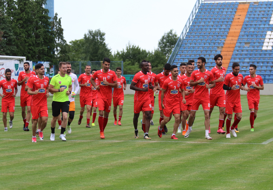 پرسپولیسی‌ها در سالن بدنسازی و چمن تمرین کردند