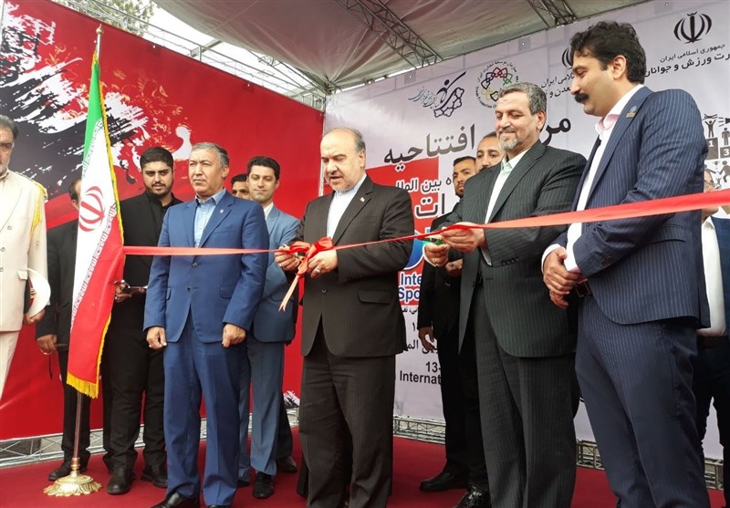 نمایشگاه تجهیزات ورزشی با حضور سلطانیفر افتتاح شد/ تمجید از حضور فدراسیون فوتبال و بازدید وزیر از غرفهها
