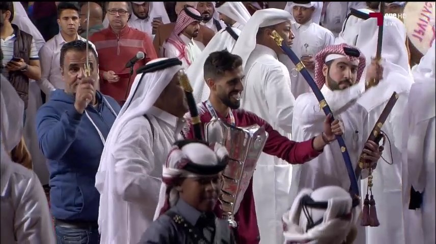 مراسم رقص شمشیر بازیکنان قطر در دوحه فوتبالی | 
