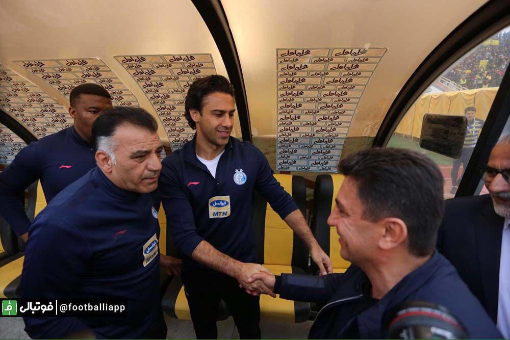 اومدى اما ديدم دست تو سرده! دو خط موازى شايد به هم برسند اما آب امير و فرهاد در يك جوى نمى رود. ريشه اختلافات عميق تر از اين حرفهاست. استورى فرهاد صحت ادعاى ما را تأييد مى كند.