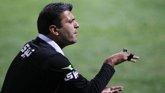 محسن قهرمانی: مهاجم پرسپولیس زرنگی کرد/ توپ قائدی نمیتوانست اوت باشد