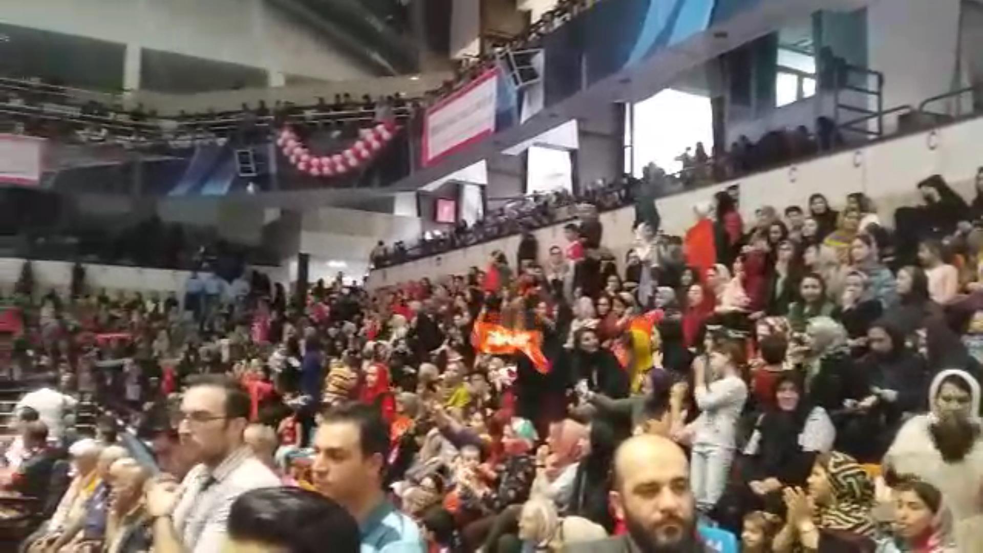 اختصاصی/ حضور خانوادگی و پرشور طرفداران تراکتور در مراسم رونمایی از پیراهن و لوگوی جدید تراکتور