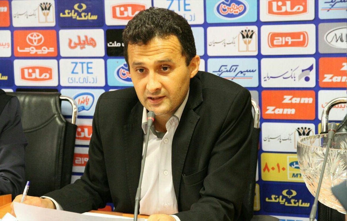 محمودزاده: ۸ باشگاه لیگ برتر فوتبال مجوز ثبت قراردادهای جدیدشان را دریافت نکرده اند/ کارت بازی بازیکنان و مربیان جدید استقلال و پرسپولیس صادر نمیشود