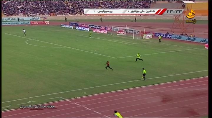 ورود جیمی جامپ به زمین در بازی شاهین بوشهر و پرسپولیس
