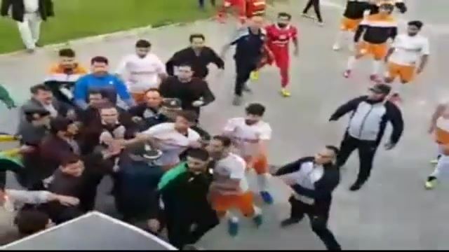 درگیری فیزیکی و جنجال در بازی نود ارومیه و مس کرمان در لیگ یک