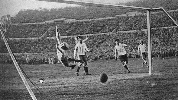 فینال اولین دوره جام جهانی 1930: اروگوئه 4-2 آرژانتین