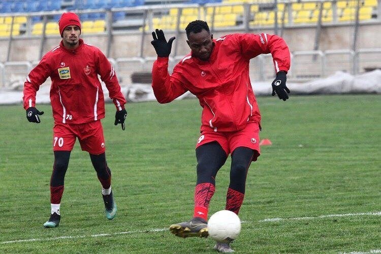 اوساگونا به دنبال راه حل برای پیوستن به پرسپولیس