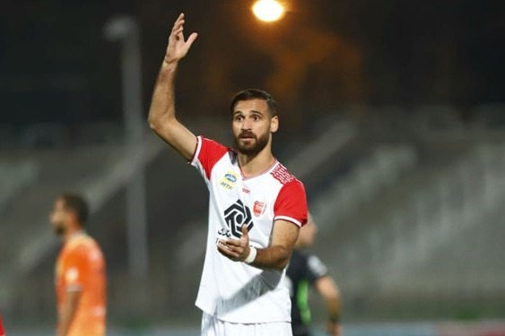 نوراللهی: بارندگی و کیفیت زمین انرژی بازیکنان را گرفت/ باید روند بردهای پرسپولیس را ادامه بدهیم