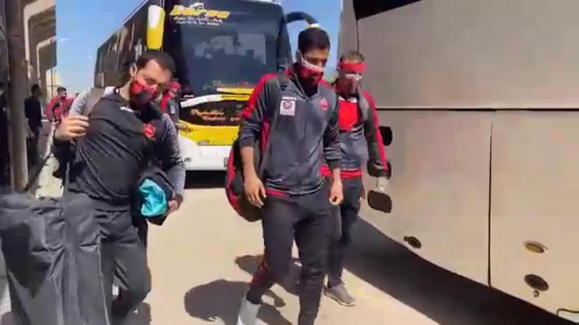 ورود کاروان نفت آبادان و پرسپولیس به ورزشگاه تختی