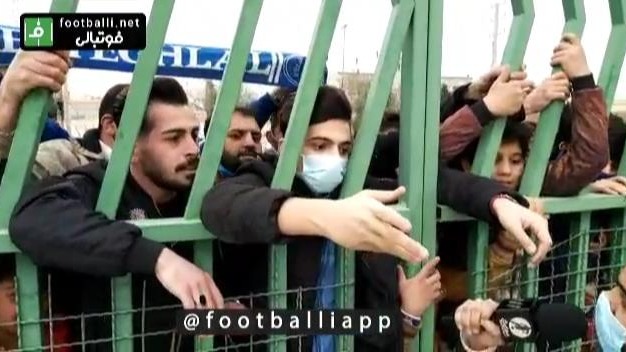 گفت و گو با هواداران استقلال پشت درهای بسته ورزشگاه شهدا شهر قدس