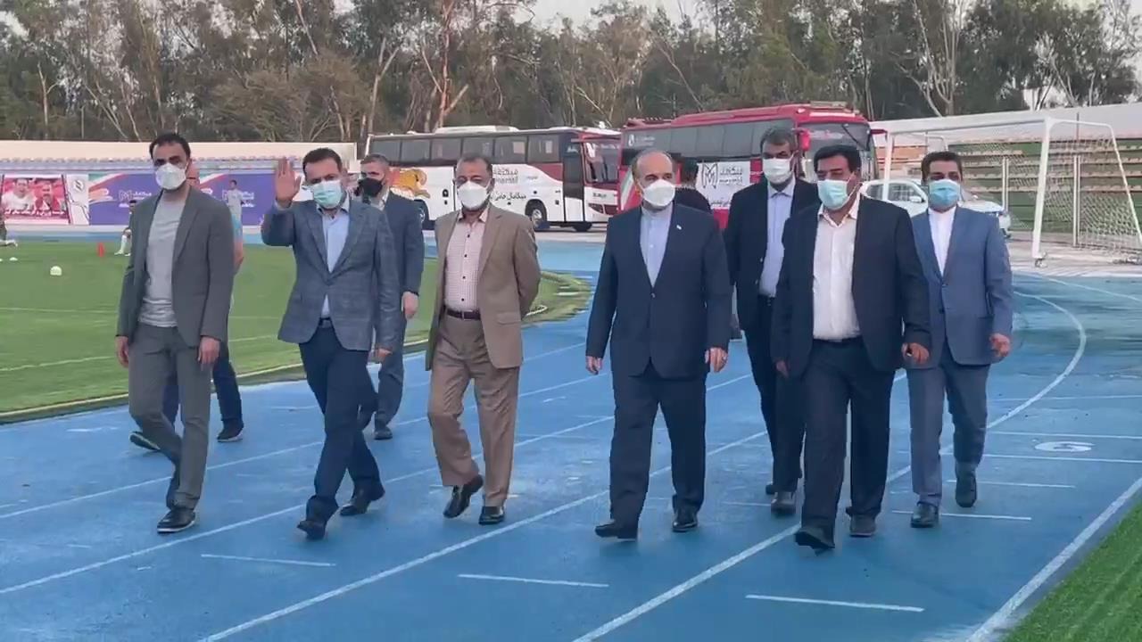 ورود وزیر ورزش و رئیس فدراسیون فوتبال به محل تمرین تیم ملی در کیش