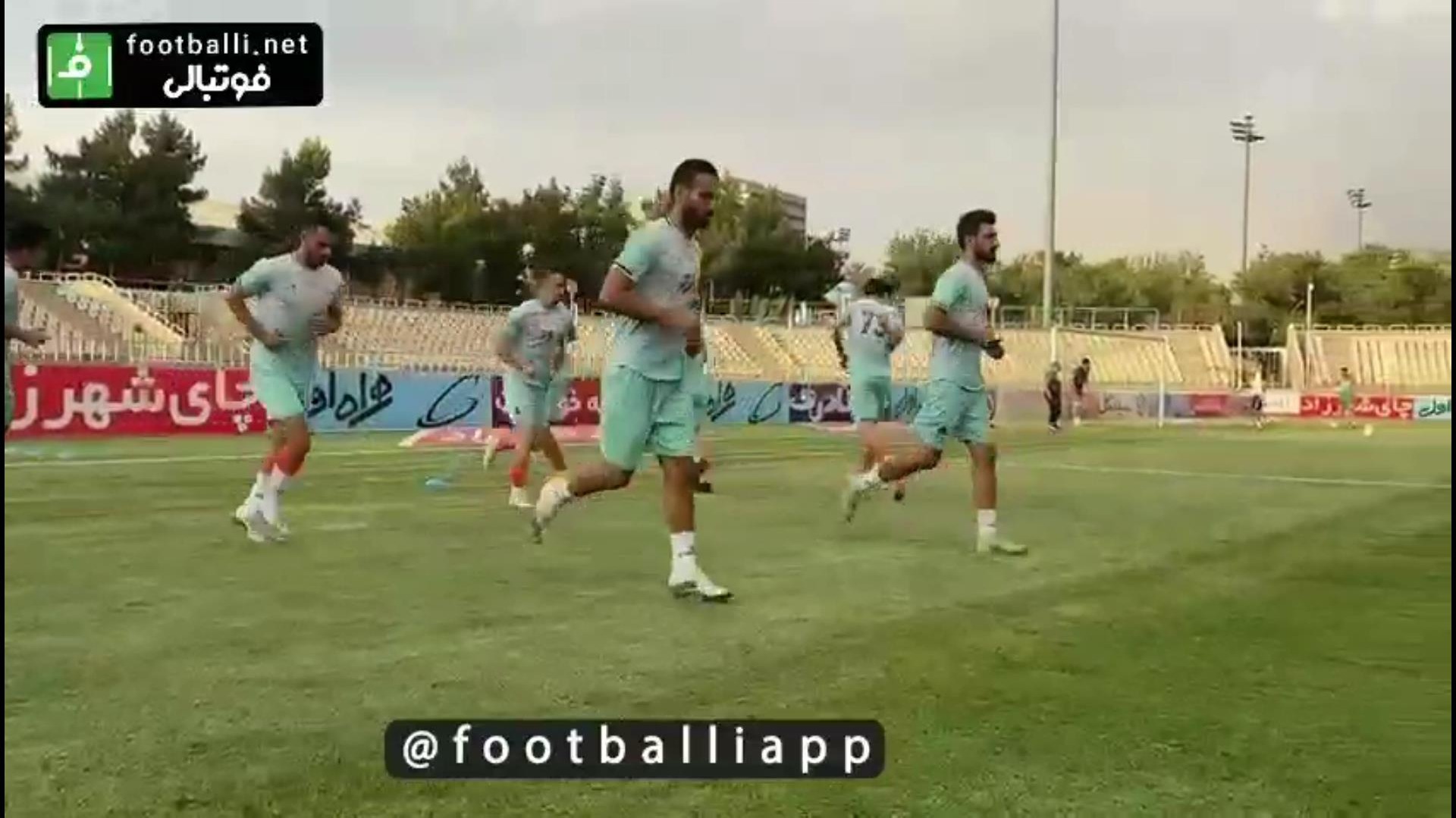 گرم کردن بازیکنان سایپا و شهرخودرو پیش از بازی
