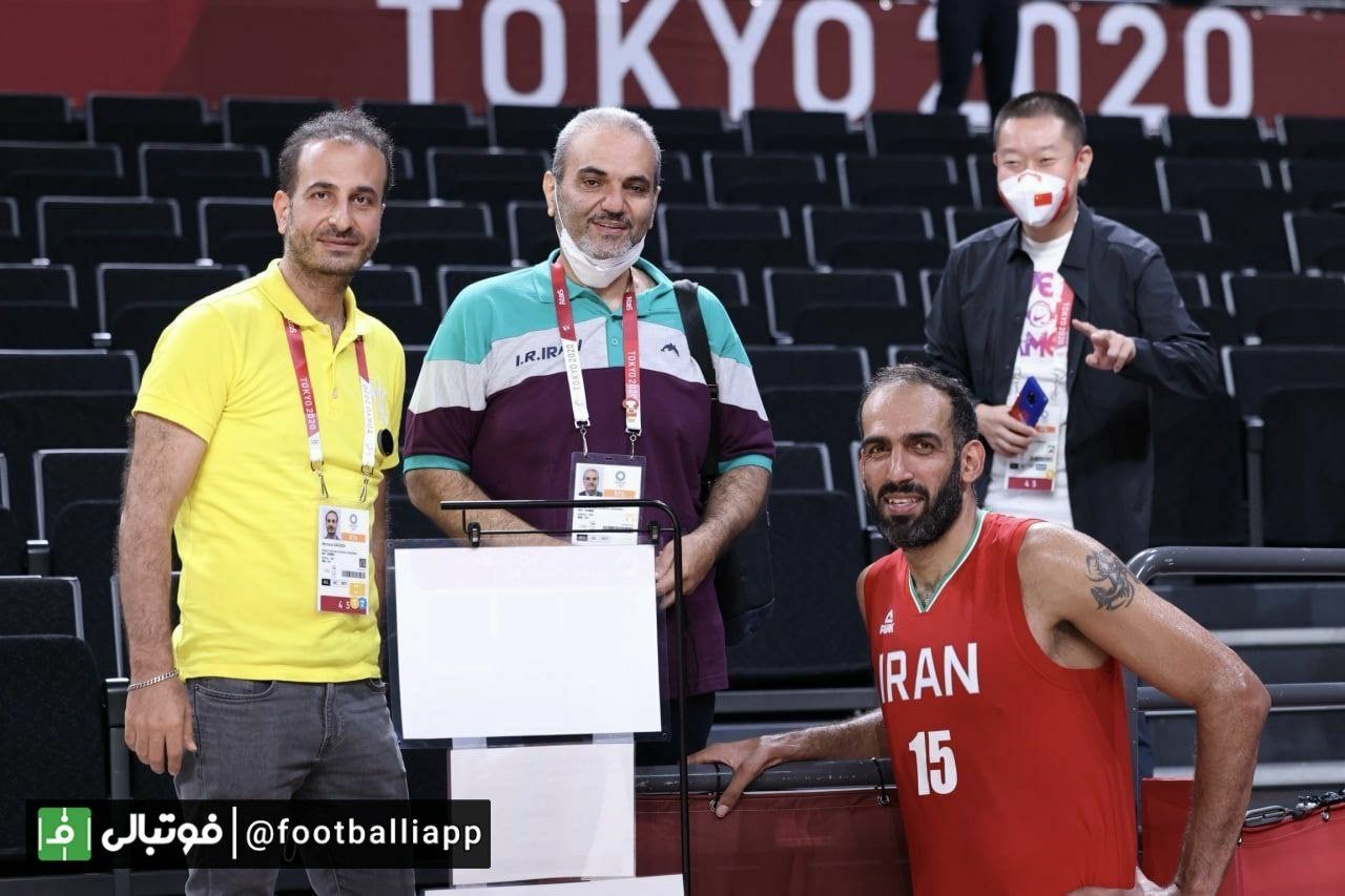 تصویر جواد خیابانی در کنار حامد حدادی پس از دیدار امروز بسکتبال ایران و آمریکا