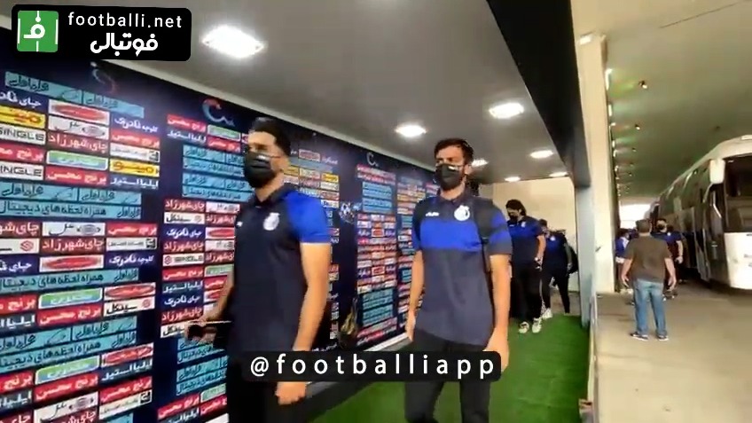 ورود کاروان استقلال و گل گهر به ورزشگاه آزادی