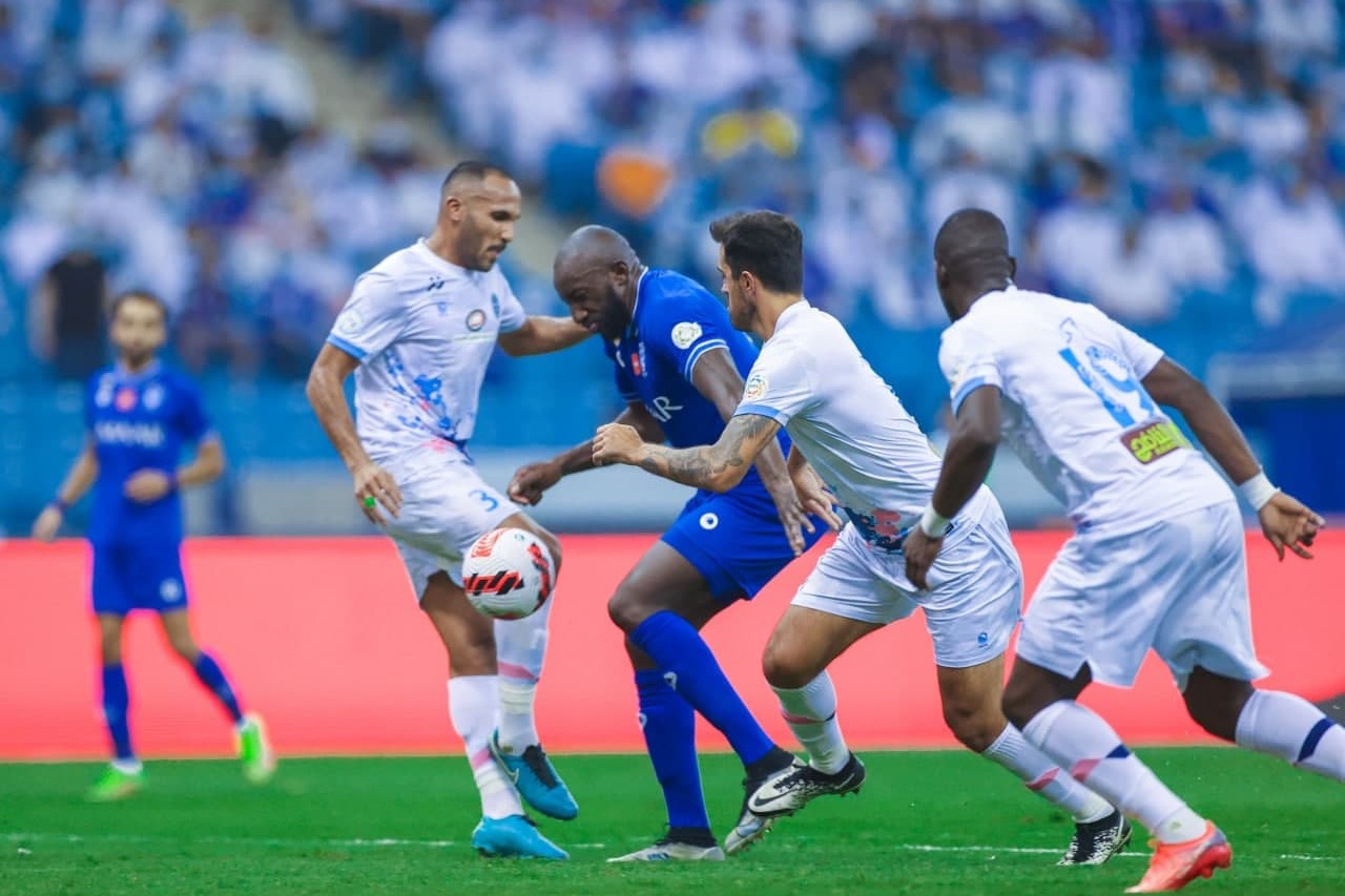 توقف الهلال قبل از بازی با استقلال