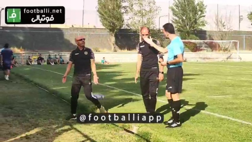 اختصاصی/ درگیری لفظی داور با علیرضا مرزبان در حاشیه بازی دوستانه گل گهر - سپاهان