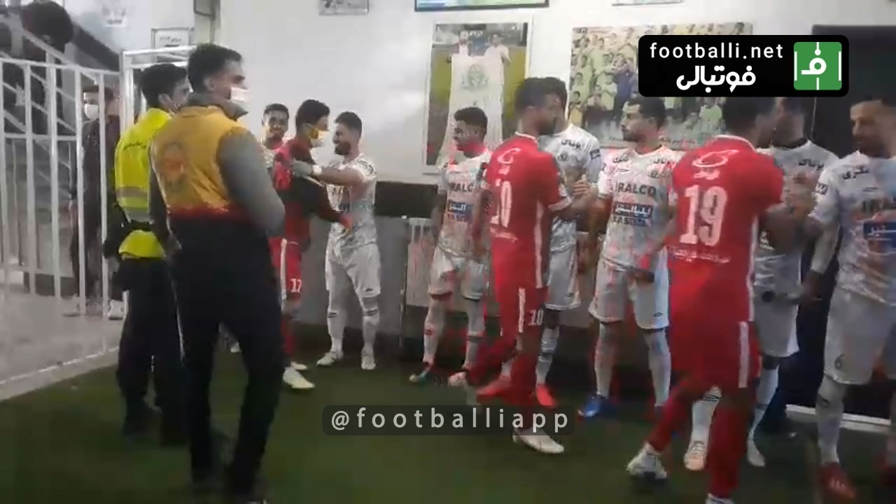 اختصاصی/ ورود بازیکنان آلومینیوم و پرسپولیس به زمین برای آغاز بازی
