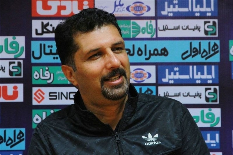 حسینی: استراحت دادن به داوران باتجربه روی کیفیت داوری‌ها تأثیر می‌گذارد/ یک لحظه غفلت کنیم از تیم گل‌گهر ضربه می‌خوریم