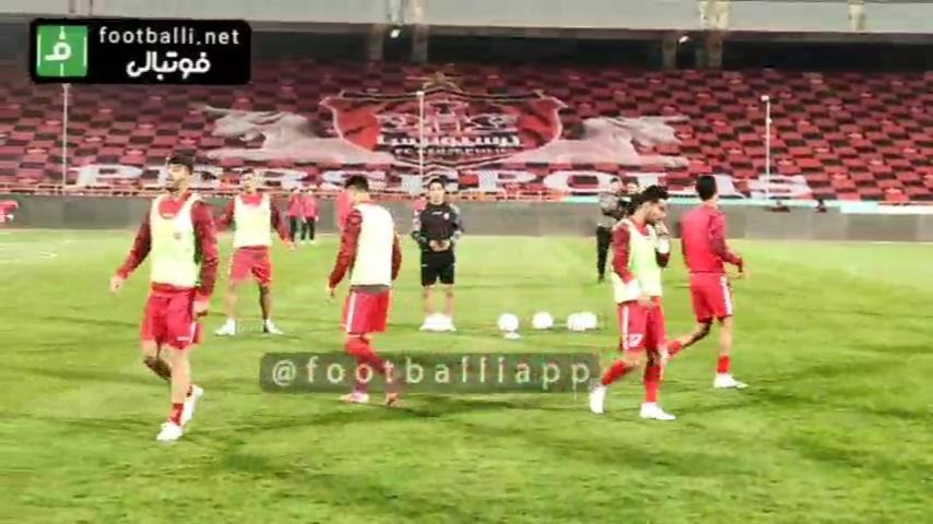 اختصاصی/ گرم کردن بازیکنان پرسپولیس و نفت مسجد سلیمان پیش از بازی