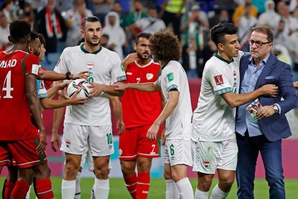 اتفاق جنجالی در بازی شاگردان برانکو/ رفتار عجیب مربی عراق سوژه شد+تصاویر
