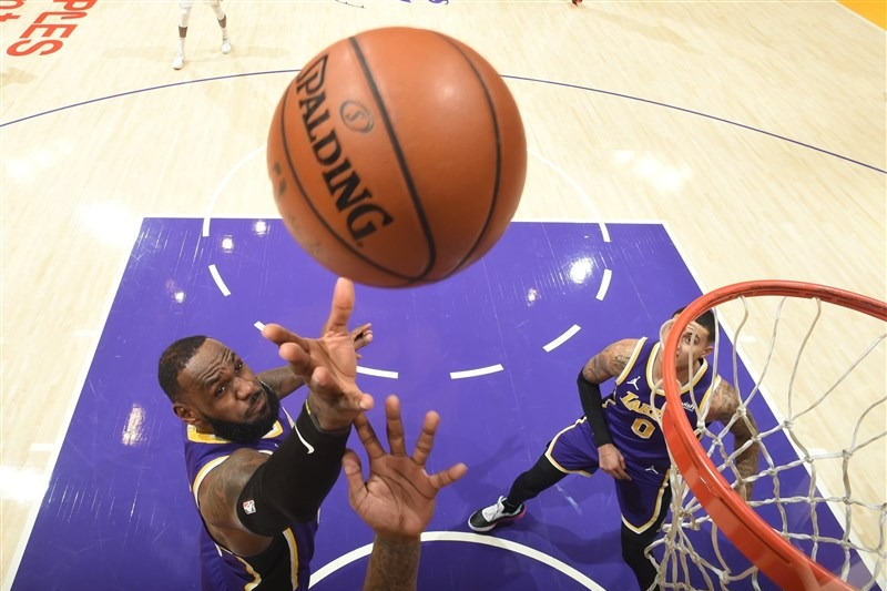 بسکتبال NBA/ پیروزی لیکرز با امتیازات جیمز/ بروکلین و میلواکی بر حریفان غلبه کردند