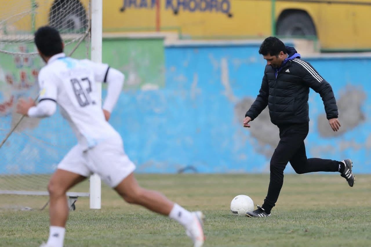 سرمربی پیکان برای فولاد پا به توپ شد