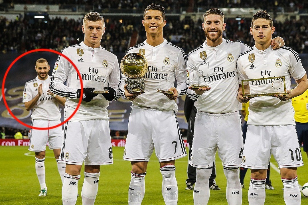 عکس؛ زمانی که بنزما نفر اول رئال مادرید نبود و برای هم‌تیمی‌هایش دست می‌زد!