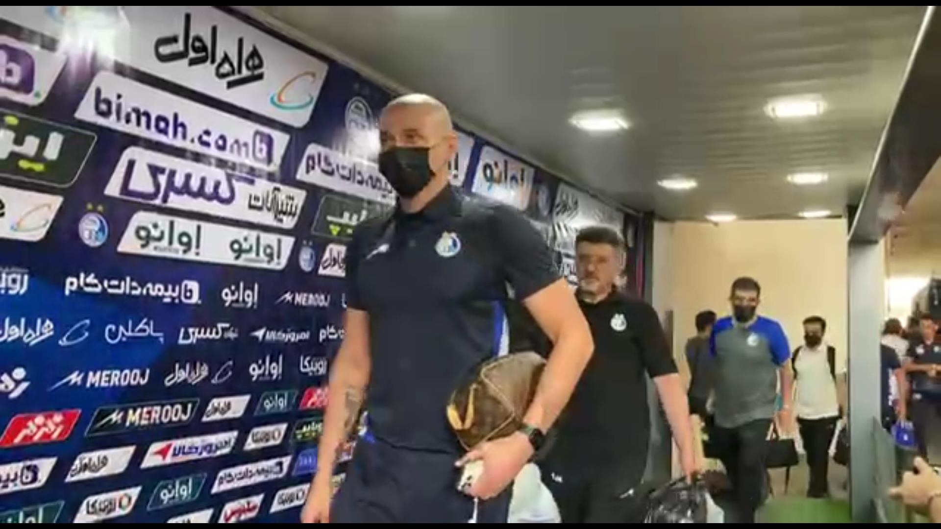 اختصاصی/ ورود کاروان استقلال و نفت مسجد سلیمان به ورزشگاه آزادی