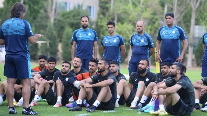 پاشازاده: استقلالیها شانس آوردند فیلیکس ماگات نیامد/ خرید و فروش تیمها فوتبال را نابود میکند