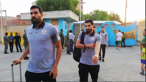 اختصاصی/ ورود تیم نفت مسجد سلیمان به ورزشگاه برای تقابل با استقلال