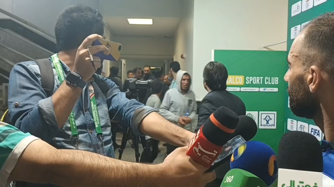 اختصاصی/ دعوا و کتک کاری در ورزشگاه اراک و نیمه تمام ماندن مصاحبه میلاد جهانی