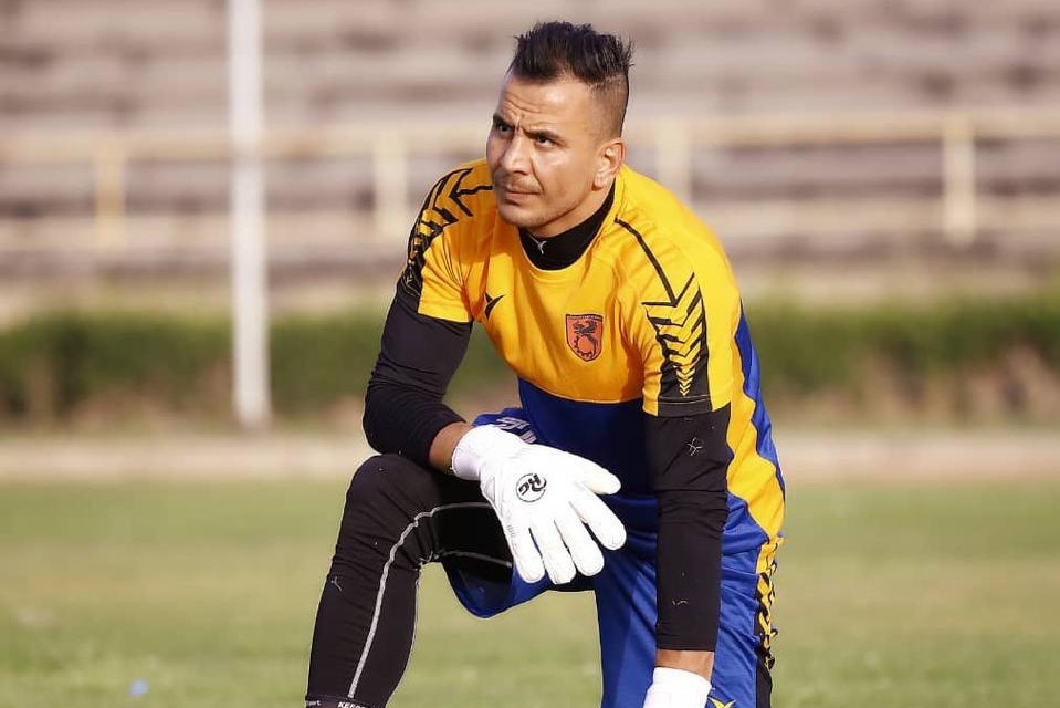 لک به بیرانوند و پرسپولیس رسید