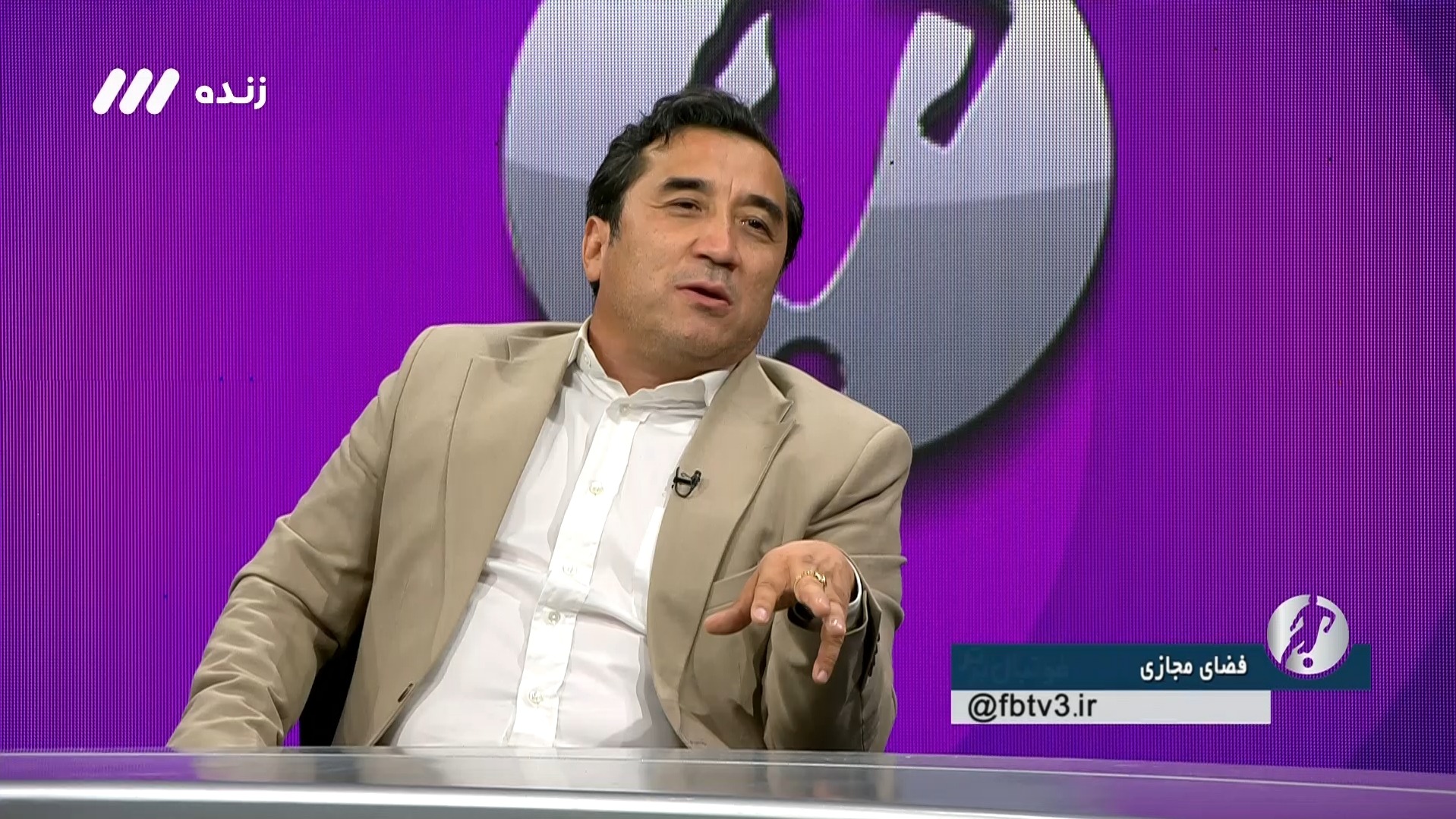 فوتبال برتر / خداداد عزیزی: فوتبال ما یک فوتبالِ غیرفوتبالی است