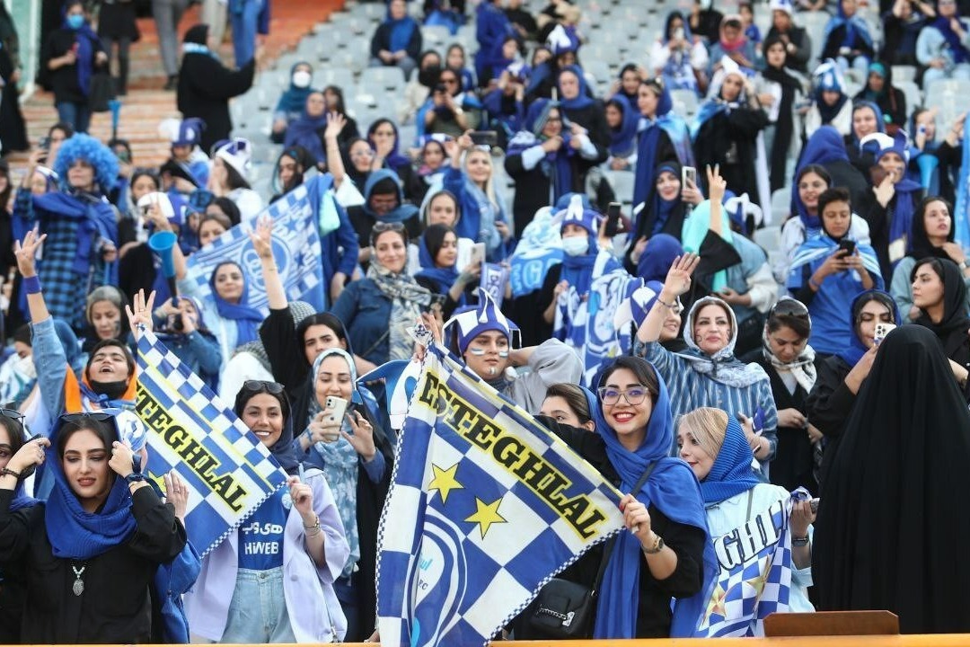 خبر خوش برای هواداران استقلال/ احتمال حضور بانوان در بازی با ملوان