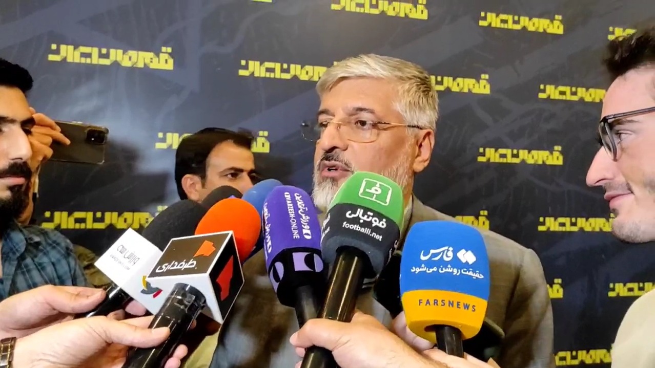 اختصاصی/ پولادگر معاون وزیر ورزش: تیم بازرسی از وضعیت دو باشگاه استقلال و پرسپولیس گزارشی 50 صفحه‌ای تهیه کرد که هفته آینده منتشر می‌شود/ قرار است مالکیت این دو باشگاه به دو وزارتخانه واگذار شود و AFC هم این موضوع را می‌پذیرد