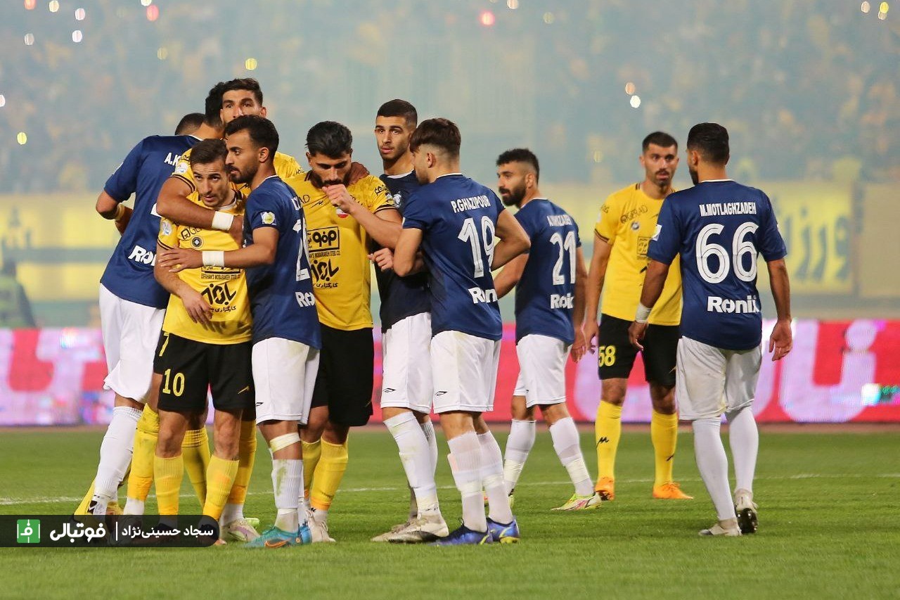 تقاضای باشگاه ملوان برای برخورد با امدادگران ورزشگاه نقش جهان