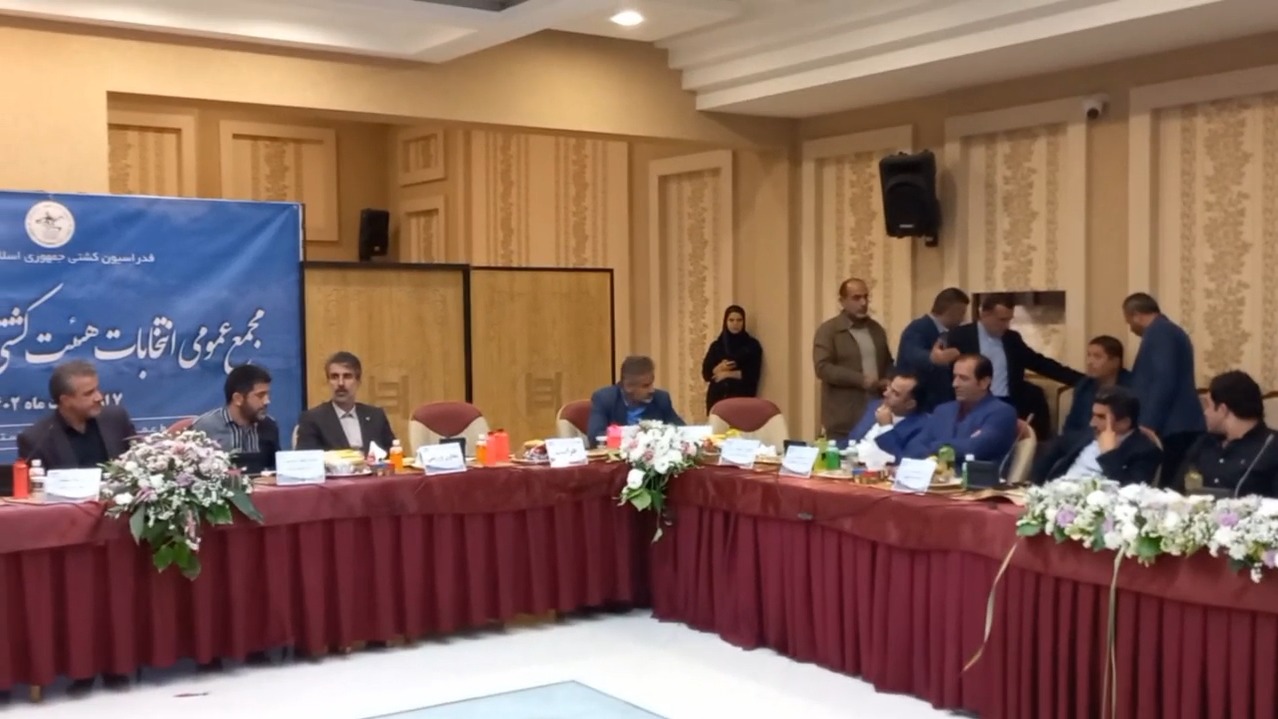 اختصاصی/ درگیری علیرضا دبیر با یک خبرنگار و اخراج او از مجمع انتخابات ریاست هیات کشتی مازندران