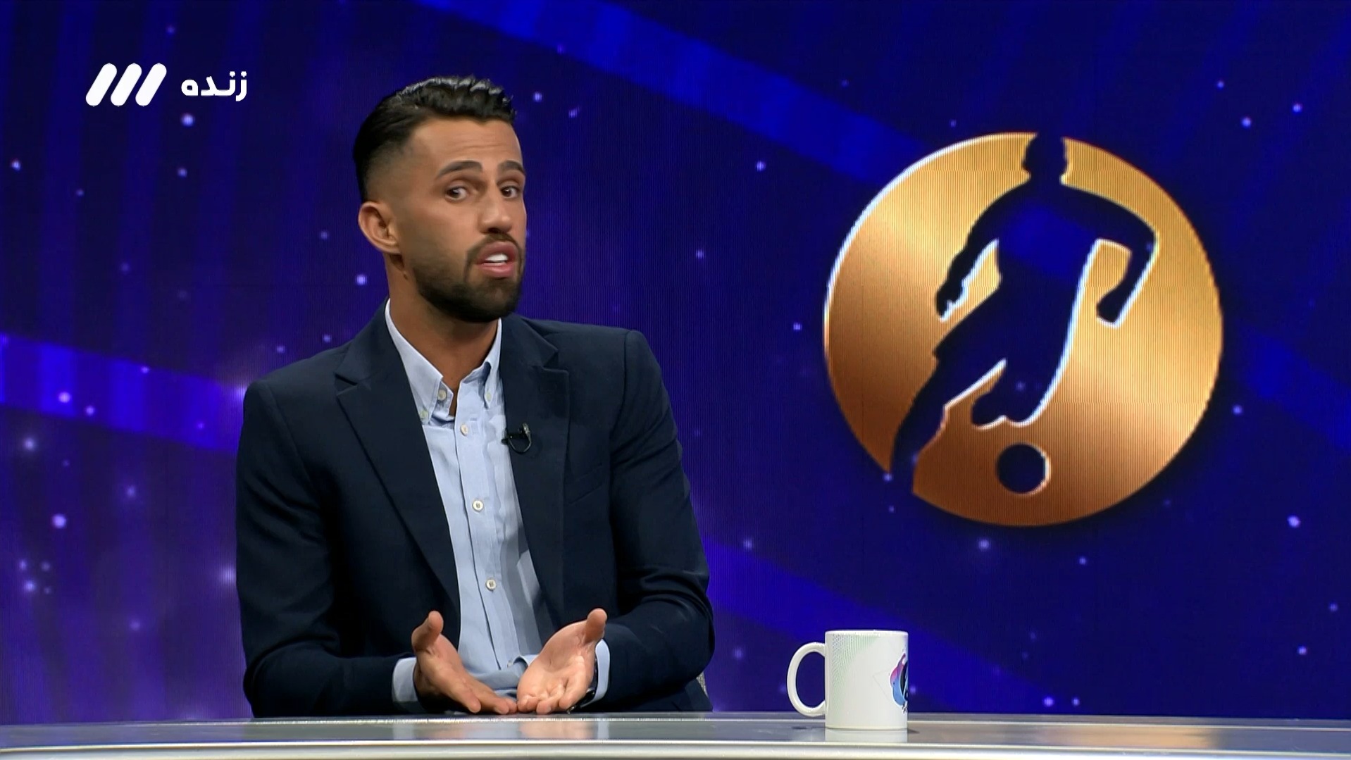 فوتبال برتر/ آرش رضاوند: چرا نباید فوتبالیست ها قرارداد خوب ببندند، مگر رونالدو بخاطر پول به عربستان نرفت، تعداد کمی فوتبالیست در ایران هستند که مبالغ بالایی دریافت می کنند، بازیکنان تیم های شهرستانی نمی توانند برای خود یک واحد آپارتمان بخرند